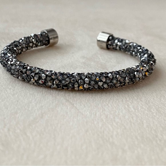 Set. Swarovski crystal wrap bracelet and cuff bracelet. - Picture 5 of 7